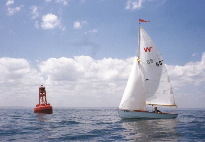 W887 Blue Mist — under sail